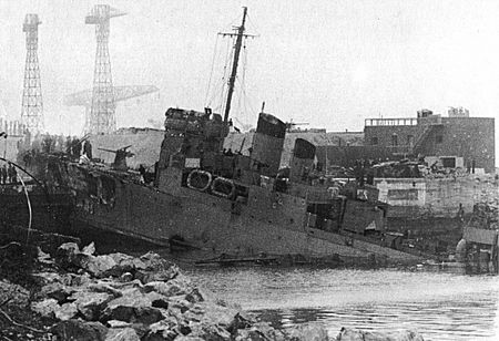 Bundesarchiv Bild 101II-MW-3722-03, St. Nazaire, Zerstörer 'HMS Campbeltown'