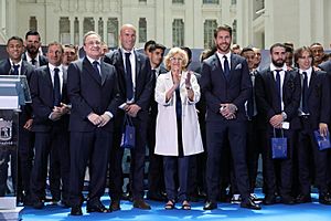 El dulce recibimiento del Ayuntamiento al Real Madrid (01)