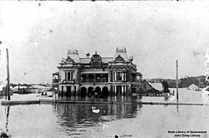 StateLibQld 1 109132 Flood waters at the Breakfast Creek Hotel, Brisbane, 1893