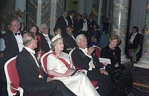 Bundesarchiv Bild 199-1992-089-13A, Britische Königin Elisabeth II. in Brühl