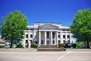 Carroll County Courthouse in Huntingdon