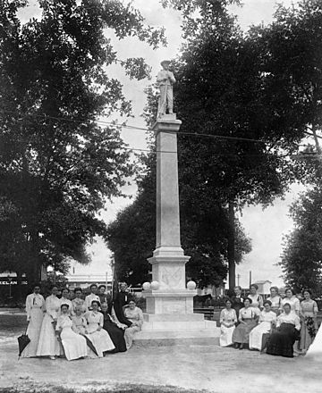 Confederate monument in Munn Park - Lakeland, Florida
