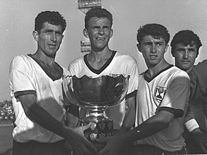 Israel soccer team holding Asian cup 1964a