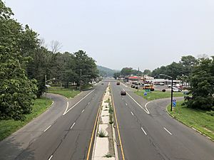 2021-07-20 13 20 01 View east along U.S. Route 22 from the overpass for Union County Route 655 (Park Avenue-New Providence Road) in Scotch Plains Township, Union County, New Jersey