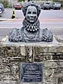 Bust of Elizabeth I, Charter Walk, Haslemere