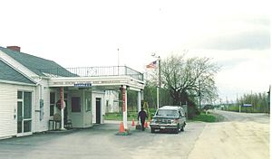 Limestone Maine Border Station - panoramio.jpg