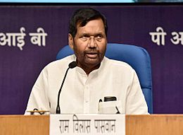 Ram Vilas Paswan addressing a press conference on four years achievements of the Ministry of Consumer Affairs, Food and Public Distribution, in New Delhi.JPG