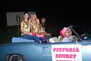 Victoria's Secret models visit Guantanamo, December 2007