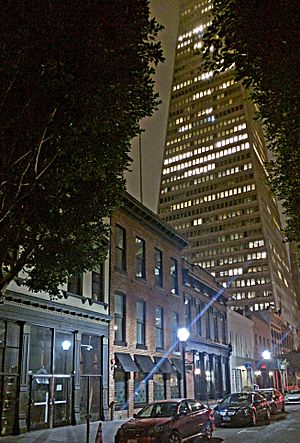Belli buildings San Francisco with Transamerica Pyramid