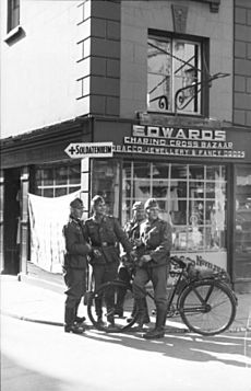 Bundesarchiv Bild 101I-228-0326-34A, Guernsey - Jersey, Deutsche Soldaten