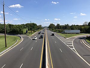 2021-09-07 14 55 15 View south along New Jersey State Route 73 (Palmyra Bridge Boulevard) from the overpass for Burlington County Route 543 (River Road) in Palmyra, Burlington County, New Jersey
