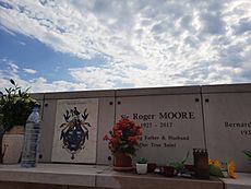 The grave of Roger Moore in Monaco Cemetery 2 memolands (51511361870)