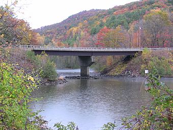 Hartland-Vermont-Ottauquechee-River-Bridge.jpg