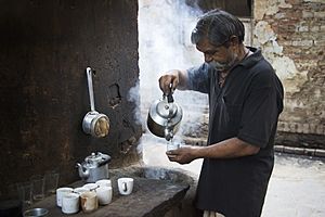 India - Varanasi Chai kettle - 0666