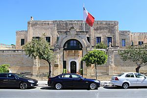 Malta - Santa Venera - Triq il-Kbira San Guzepp + Casa Leoni 01 ies