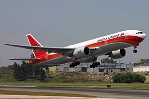 Boeing 777-2M2(ER), TAAG Linhas Aereas de Angola JP5985629