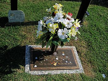 Grave of George Jones Woodlawn Cemetery Nashville TN 2013-07-20 006