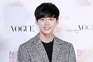 Lee Jong-suk at the 2013 Vogue Fashion's Night Out03
