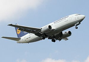Lufthansa B737-330 (D-ABXS) approaching London Heathrow Airport
