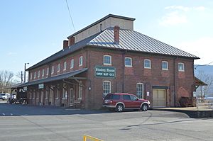 Front and western side of the former Strasburg Stone and Earthenware Manufacturing Company (now Strasburg Museum)