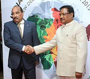 The President of Mauritania, Mr. Mohamed Ould Abdel Aziz being received by the Minister of State for Mines and Steel, Shri Vishnu Deo Sai, on his arrival, in New Delhi on October 28, 2015