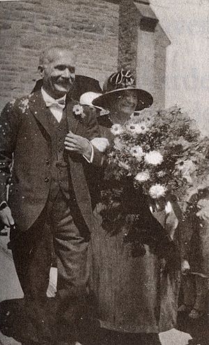 Langenhoven with his wife at the church in Oudtshoorn on the wedding day of their daughter in 1926