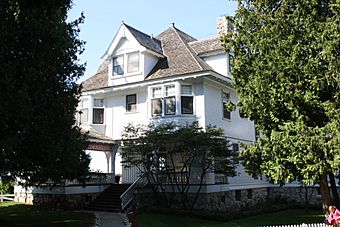 Governors Summer Cottage Mackinac Island Lawrence Andrew Young Cottage.jpg