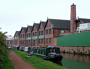 Joule's Brewery Warehouse, Trent and Mersey Canal, Stone - geograph.org.uk - 599964
