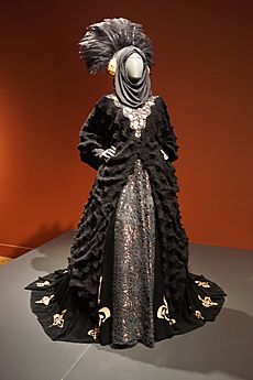 Star Wars and the Power of Costume July 2018 11 (Queen Amidala's Naboo escape gown from Episode I)