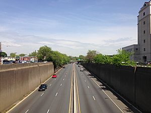 2014-05-12 11 31 16 View north along U.S. Route 1 (Trenton Freeway) from the overpass for East State Street in Trenton City, Mercer County, New Jersey
