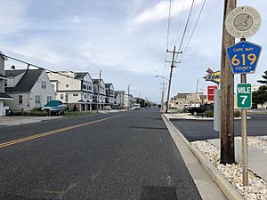 2018-10-04 17 23 36 View north along Cape May County Route 619 (Ocean Drive) at 29th Street in Avalon, Cape May County, New Jersey