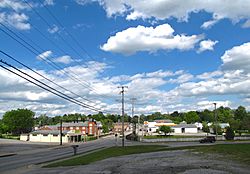 View of Perryville along US-150 (2nd Street)