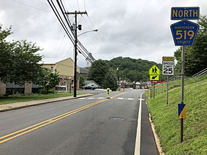 2018-06-13 13 57 08 View north along Hunterdon County Route 519 (Frenchtown Road) at Mount Pleasant Road in Milford, Hunterdon County, New Jersey