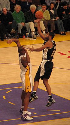 TD shooting over Andrew Bynum