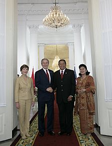 GWBush & SusiloBambangYudhoyono , + spouse, 2006-Nov-20