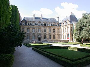 Hôtel de Sully Paris France.JPG