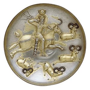 Plate with king hunting rams (white background)