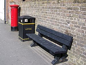Street furniture, Warminster - geograph.org.uk - 1282544