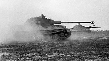 Bundesarchiv Bild 101I-721-0397-34, Frankreich, Panzer VI (Tiger II, Königstiger) crop