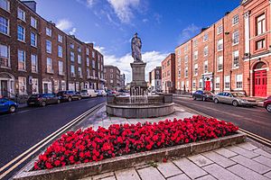 O'Connell Monument to Daniel O'Connell at O'Connell Avenue, Limerick City.jpg