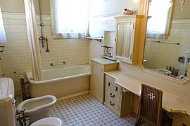 Bathroom - Haas-Lilienthal House - San Francisco, CA - DSC05074