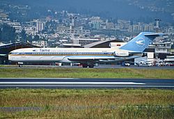 166ah - TAME Boeing 727-230; HC-BZS@UIO;26.02.2002 (8082351024).jpg