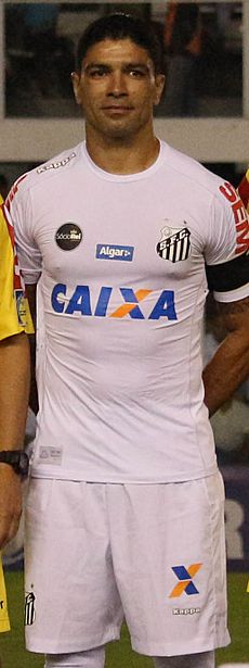 Renato em partida válida pelo Campeonato Brasileiro de 2017 (35019226533) (cropped)