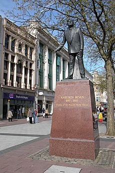 Statue of Aneurin Bevan, Cardiff - geograph.org.uk - 309913