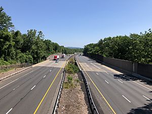 2021-06-30 10 59 05 View north along Interstate 287 from the overpass for the rail line between Washington Avenue and Somerset County Route 613 (Finley Avenue) in Bernards Township, Somerset County, New Jersey