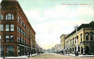 Waterloo-Iowa-West-Fourth-Street-1910-postcard