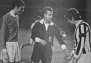 1970 Anglo-Italian Cup - Juventus v Swindon Town - Coin toss