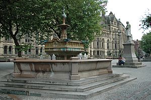 Albert-Square-Manchester-Fountain