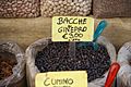 4628 - Bacche di ginepro al mercato di Ortigia, Siracusa - Foto Giovanni Dall'Orto, 20 marzo 2014