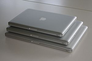 Apple MacBookPros 13-15-17 stacked 08-2009